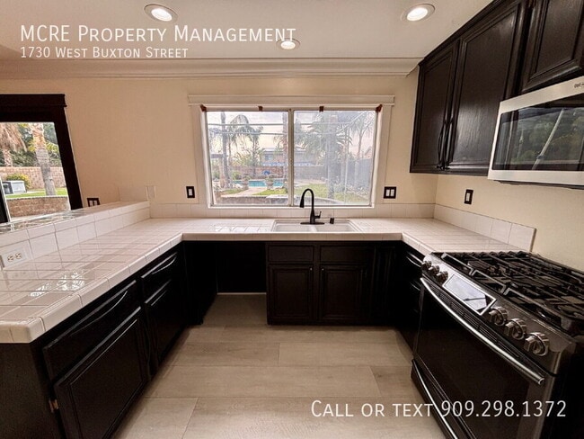 Building Photo - 1730 W Buxton St