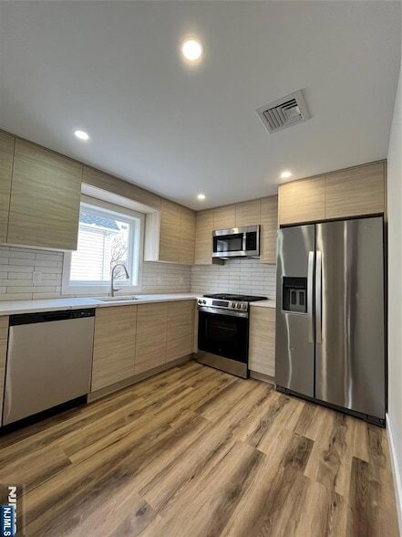 Building Photo - 17 Market St