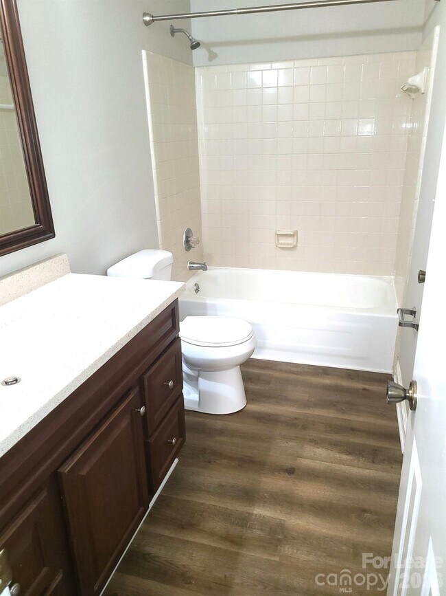 Building Photo - 2141 Selwyn Ave