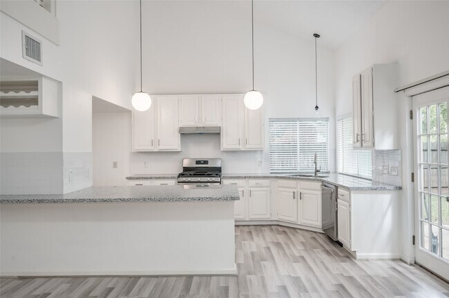 Building Photo - 3419 Spring Arbor Ln