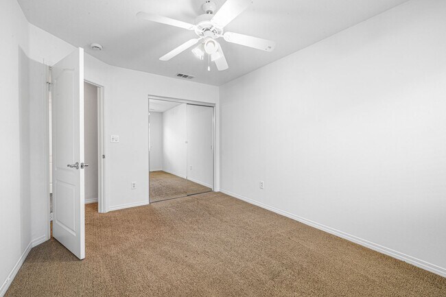 Building Photo - 3-Bedroom Townhome in Gated Bay Harbor – A...