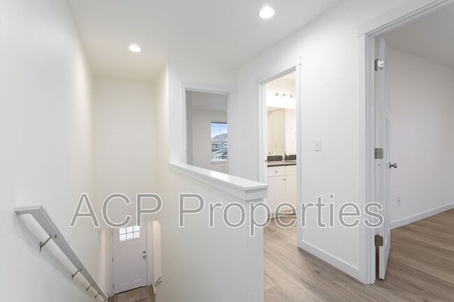 Building Photo - 2284 Brome St