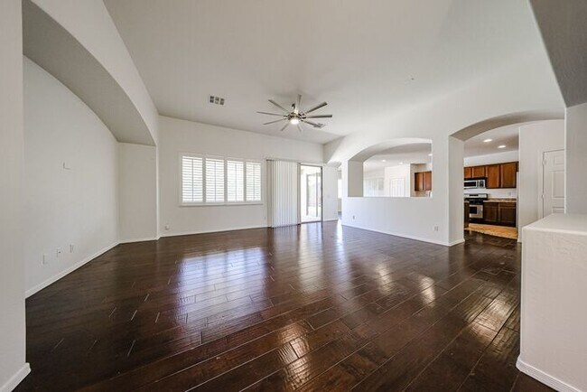 Building Photo - Welcome to this stunning 3-bedroom, 2-bath...