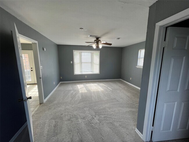 Building Photo - 14003 Hollow Pines Ct