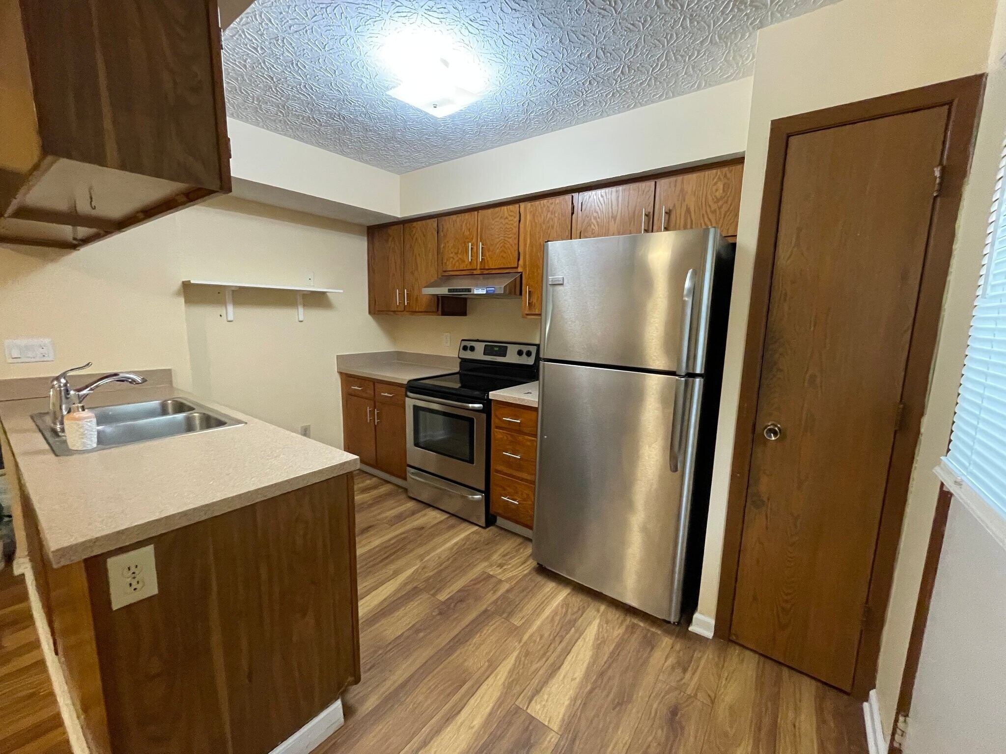 Building Photo - 46 Ravine Ridge Dr S