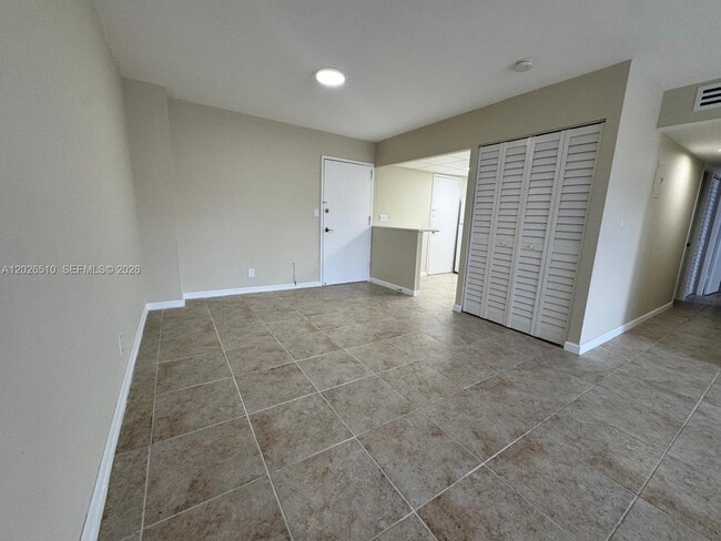 Building Photo - 401 Golden Isles Dr