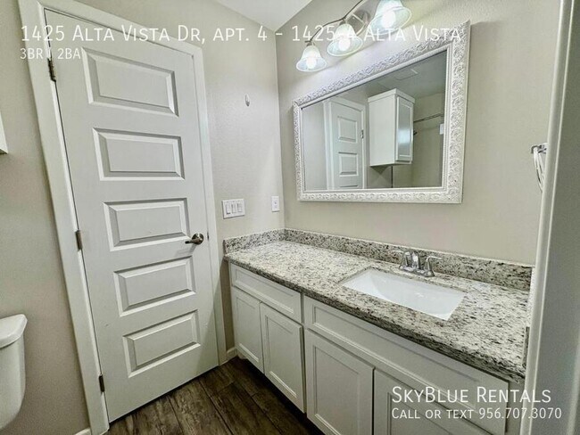 Building Photo - 1425 Alta Vista Dr