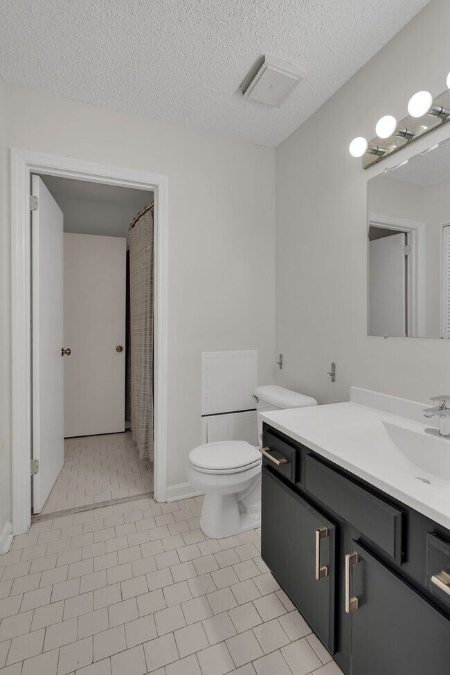 Building Photo - 2077 Nashboro Blvd
