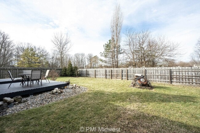 Building Photo - "Charming 3-Bed, 2-Bath Gem with 1323 Sq Ft of Comfort on Bitternut Drive!"