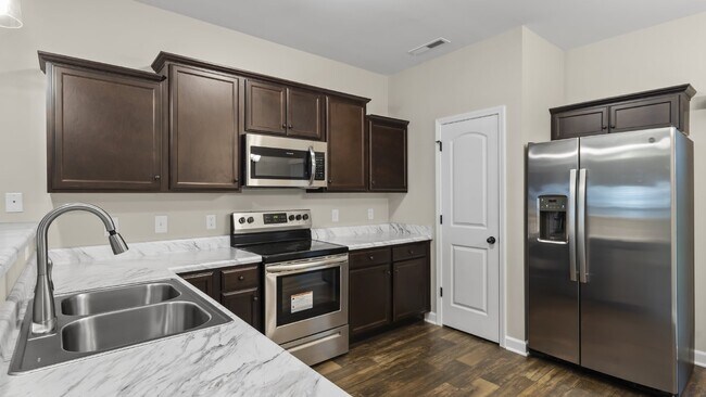 Building Photo - Marshall Farm Townhome