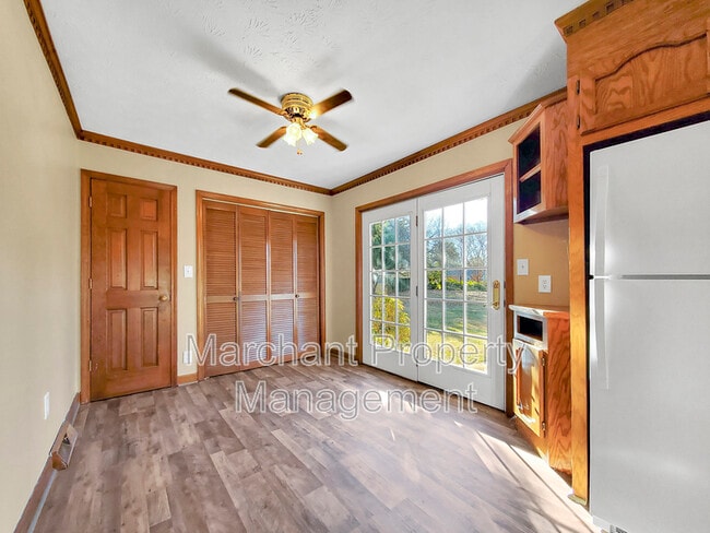 Building Photo - 100 Pine Wood Dr