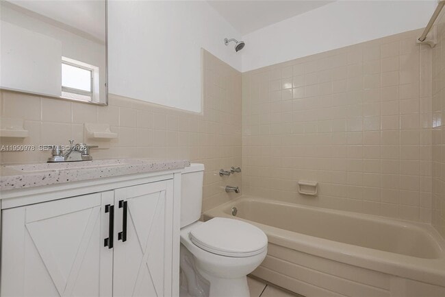 Building Photo - 1441 Lincoln Rd