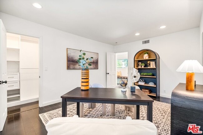 Building Photo - 7560 Devista Dr