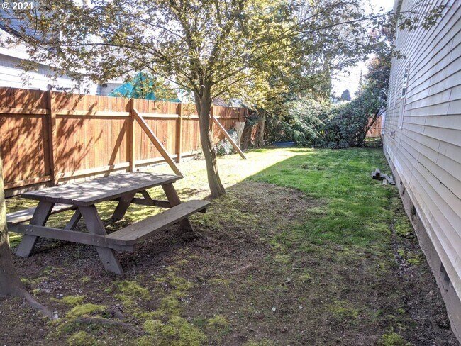 BackYard - 6867 N Fessenden St