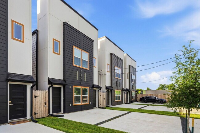 Building Photo - 9819 Turnbow St