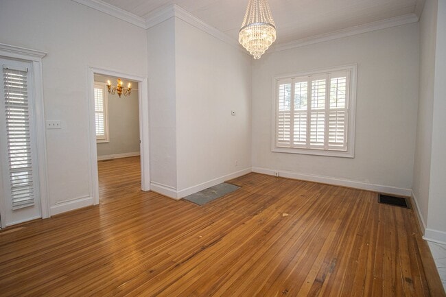 Building Photo - Historic Charm Meets Modern Living in Olympia – Walk to Williams-Brice Stadium!