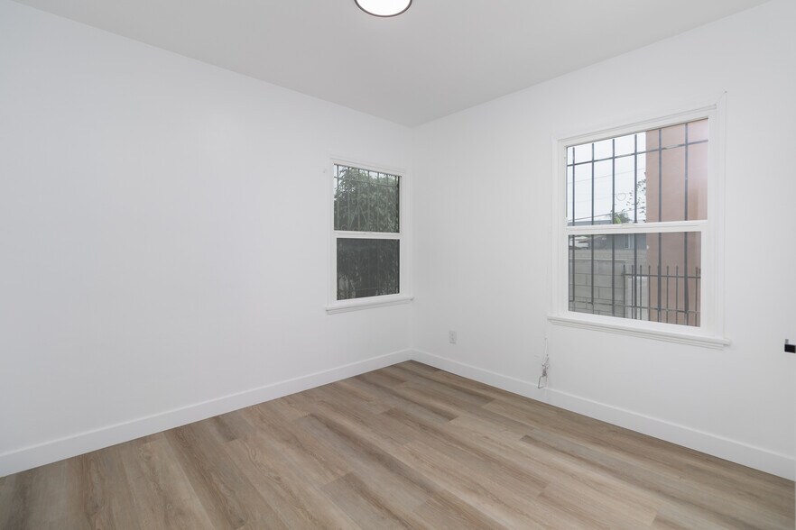 Building Photo - 1723 W 35th Pl