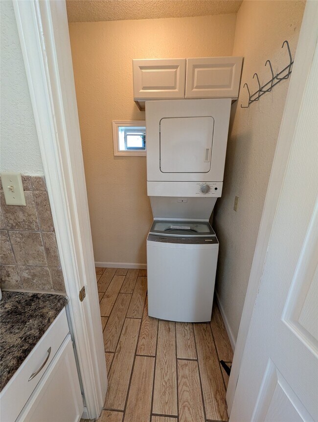 Building Photo - 1222 42nd St