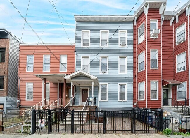 Building Photo - 203 Bowers St