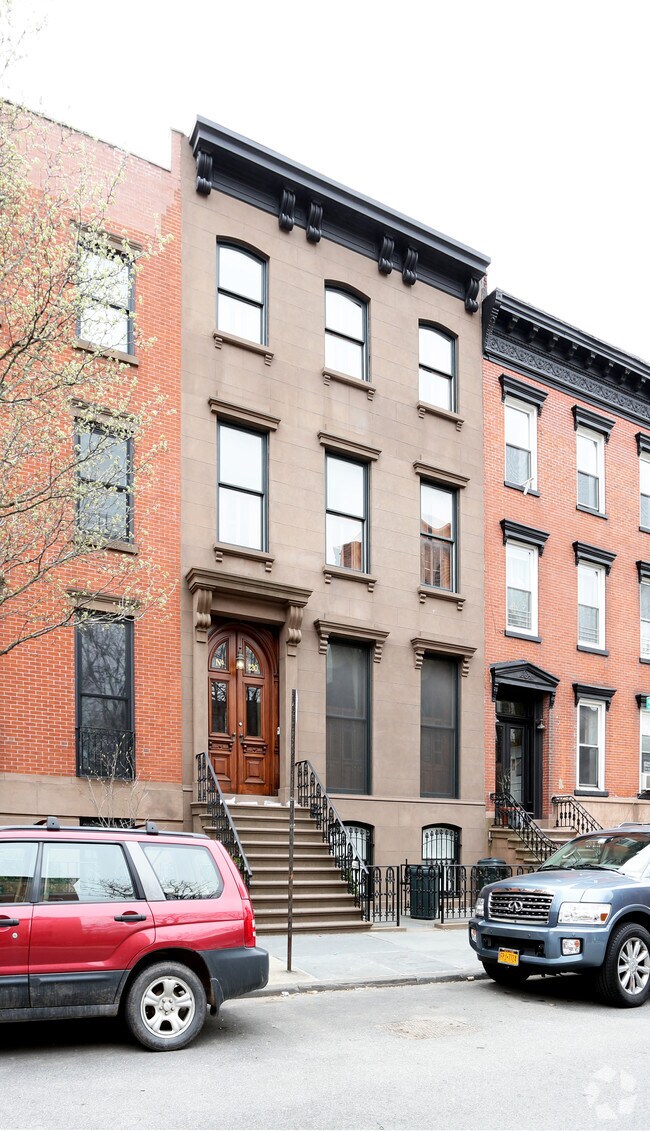 Primary Photo - 230 Degraw St