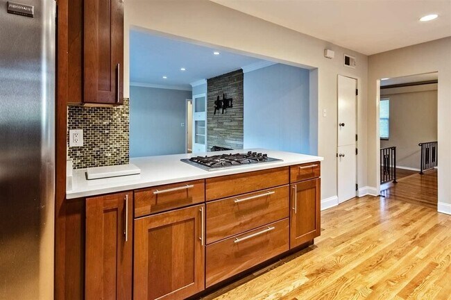 Building Photo - 5209 Walnut Grove Rd