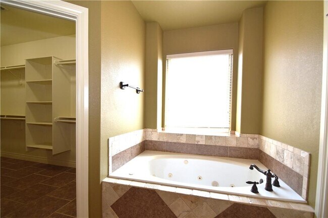 Building Photo - 4004 SW Layton Rd
