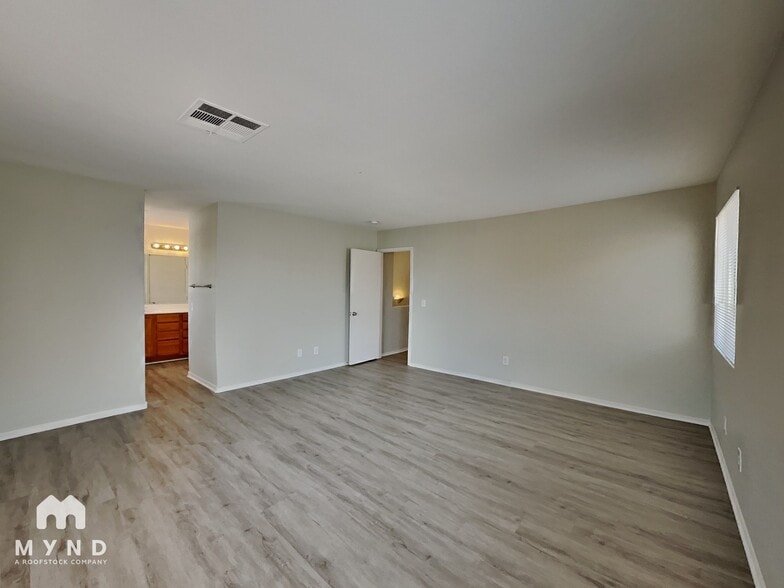 Building Photo - 6271 Stone Hollow Ave