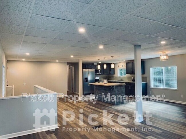 Building Photo - 290 Tahuyeh Pl W