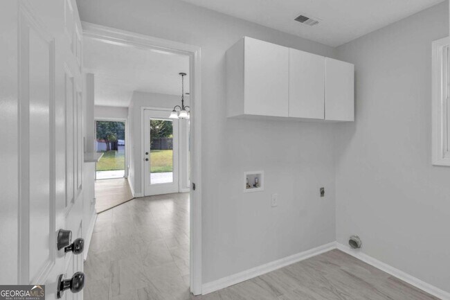 Building Photo - 250 Meadow View Dr