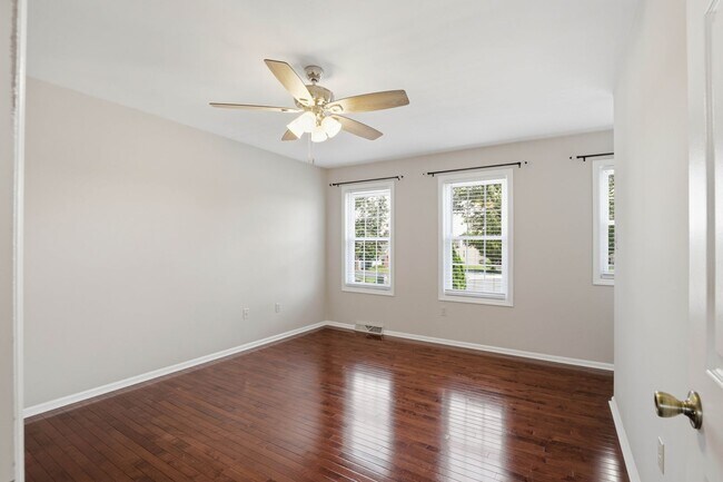 Building Photo - 106 Spring Ridge Ct
