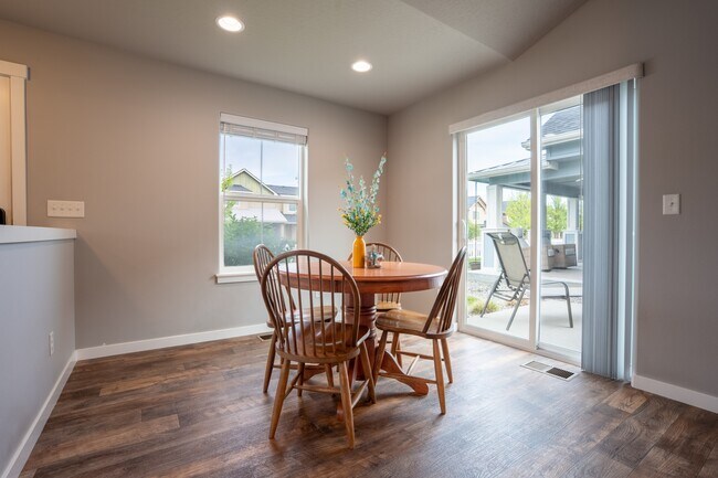 Building Photo - 6529 N Descartes Dr