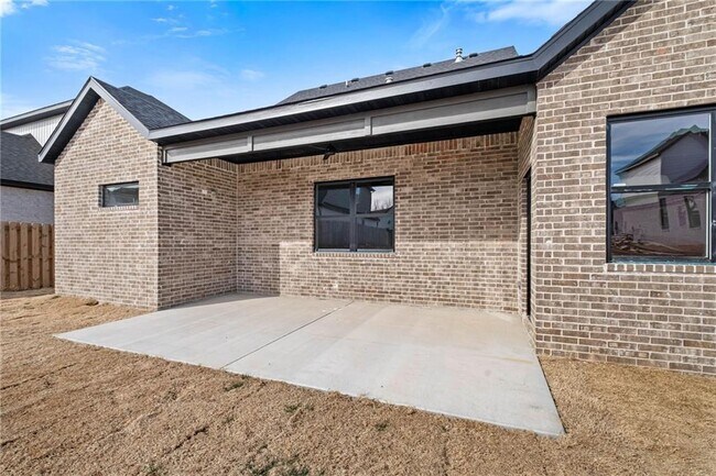 Building Photo - 1821 Lotus Rd