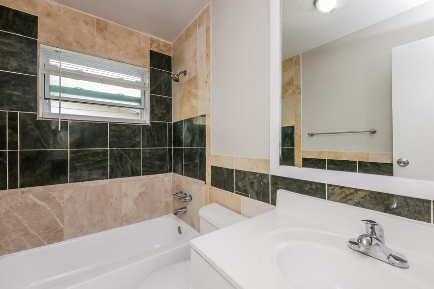 Building Photo - 9521 NW 25th St