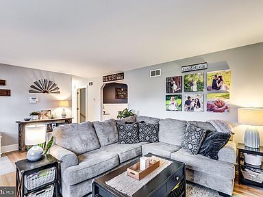 Building Photo - Meticulously maintained 2 bed 2 bath home