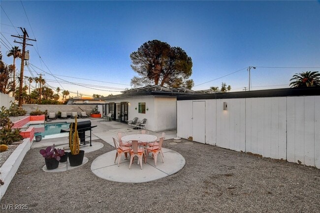 Building Photo - 1558 Aztec Way