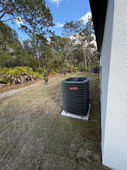 Building Photo - 2341 Suanne Ave