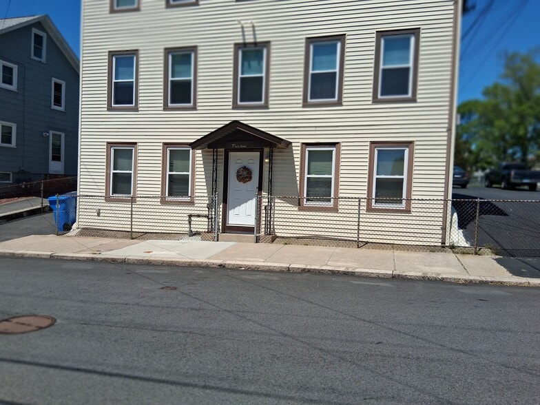 Primary Photo - 13 Pleasant St