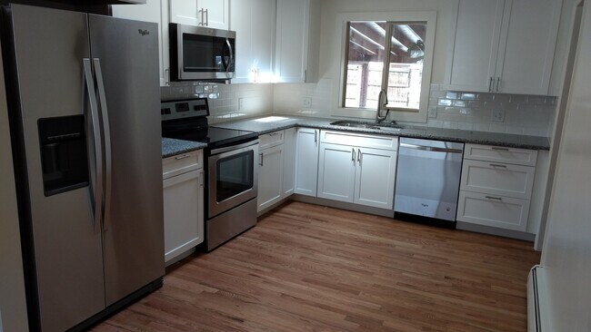 Building Photo - Beautifully Updated Boulder 3Bed/2Bath- Walking distance from CU campus & 29th St Mall! Available...