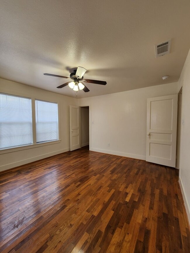 Building Photo - 1827 S Fredonia St