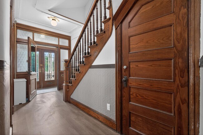 Building Photo - 42 Duer Pl