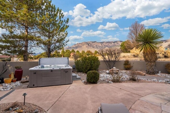 Building Photo - 13415 Pino Ridge Pl NE