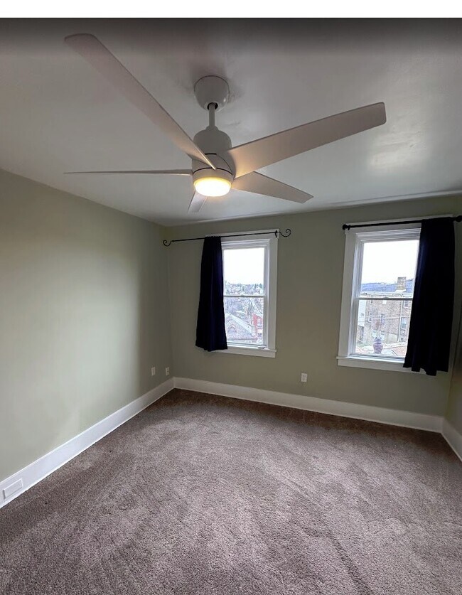 Building Photo - 418 Carl St