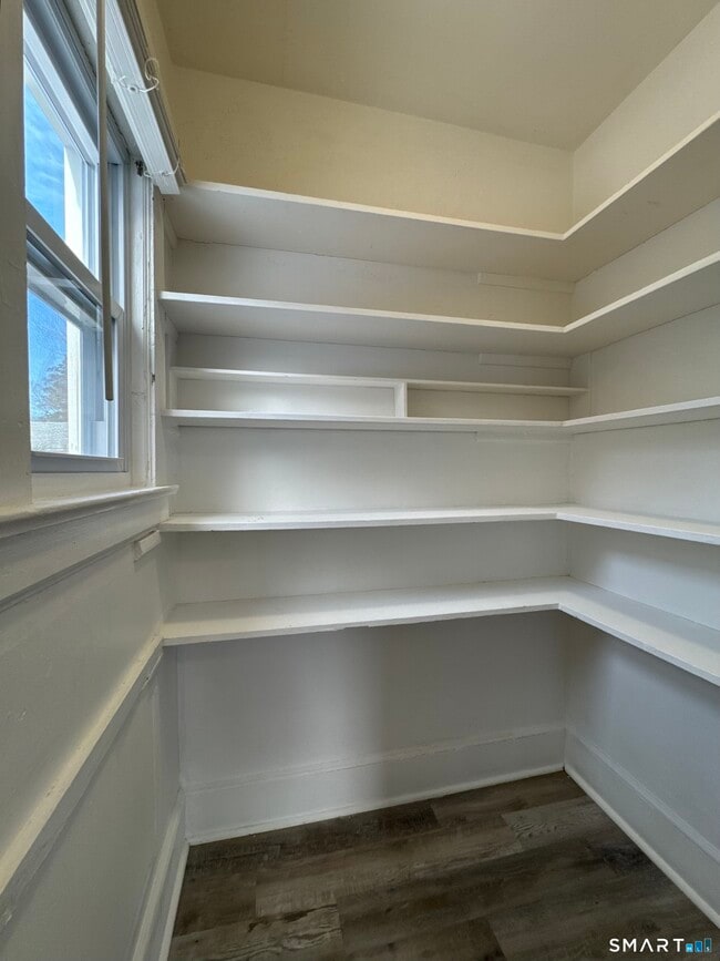 Building Photo - 44 Sinawoy Rd