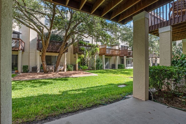 Building Photo - 3 Bed 2, Full Bath, 2 Half Bath, 1 Car Garage Townhome near MacDill AFB