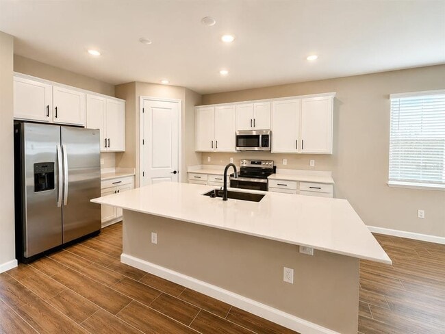 Building Photo - 708 Griffon Ave