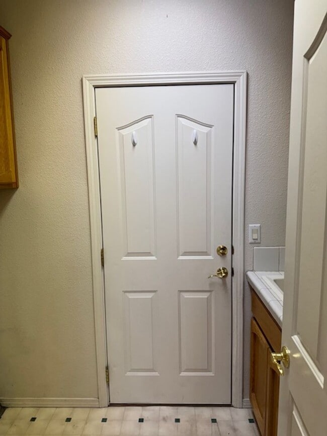 Building Photo - LONE PINE CREEK ESTATES IN GATED COMMUNITY...