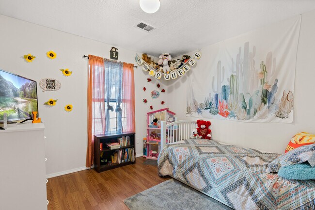 Building Photo - 310 Cll Quieta NE