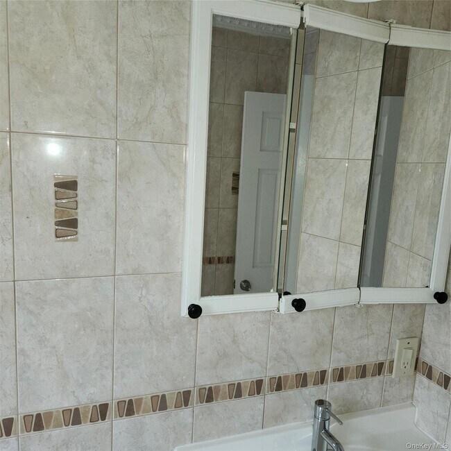 Building Photo - 90 Hildreth Pl