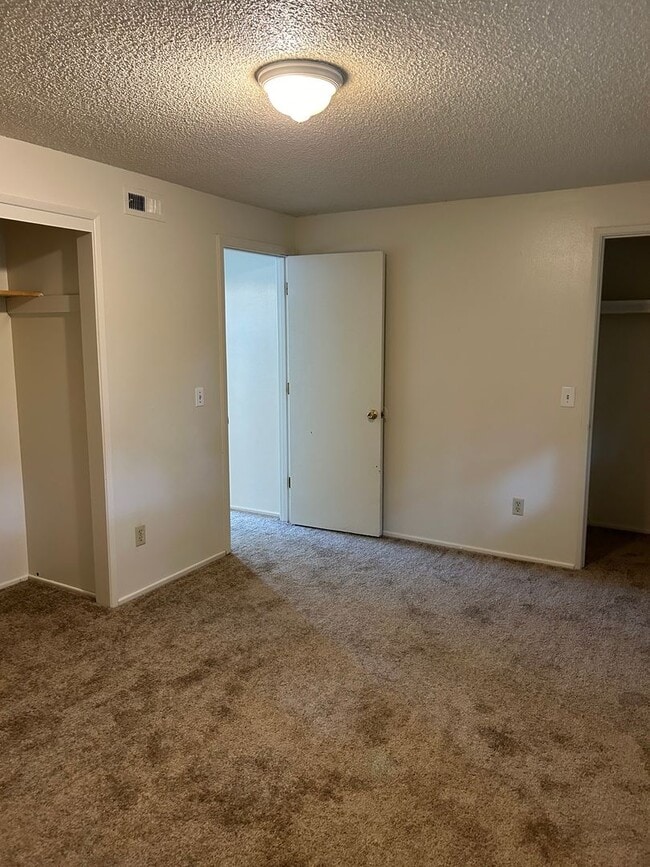 Building Photo - (894) 5th Ave Tri-Plex - 2 Bedroom / 1.5 Bathroom