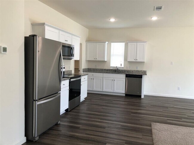 Building Photo - 778 Wilshire Dr